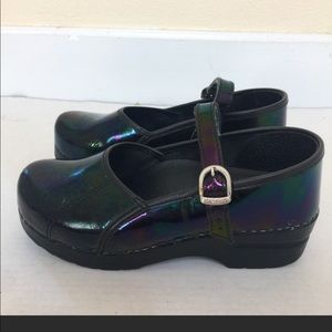 Dansko 39 Clogs Mary Jane iridescent.